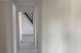Wohnung mieten in Im Unterdorf, 72800 Eningen, Gepflegte 3-Zimmer Dachgeschosswohnung mit Balkon in Eningen u. Achalm