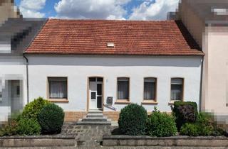Haus kaufen in 66740 Saarlouis, Gepflegtes Reihenmittelhaus mit Garten und Ausbaupotenzial in zentraler Lage von Saarlouis