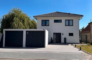 Villa kaufen in 04509 Delitzsch, Delitzsch - Moderne Stadtvilla mit Doppelgarage und Pool in Beerendorf
