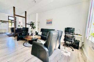 Wohnung kaufen in 44649 Wanne, Traumhafte Altbauwohnung mit 120m² Dachterrasse und Garagen und Stellplätzen!