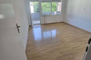 Wohnung kaufen in 72584 Hülben, 3-Zimmer-Wohnung mit Potenzial zur individuellen Modernisierung