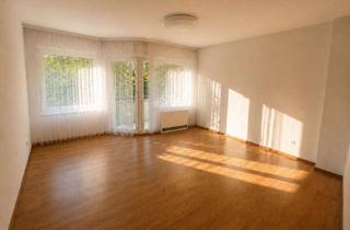 Wohnung kaufen in Volkspark Mariendorf, 12105 Mariendorf, Modernisierte Hochparterre-Wohnung mit Vorgarten samt Stellplatz nahe Volkspark Mariendorf