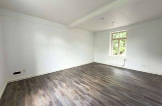 Wohnung kaufen in 51381 Bergisch Neukirchen, Gepflegte zurückliegende Altbauwohnung in historischer Stadtvilla in Bergisch Neukirchen