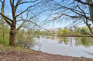 Wohnung kaufen in 22177 Bramfeld, Festpreis! 3-Zi.-Wohnung mit Seeblick, Balkon und Gestaltungspotenzial im Grünen von HH-Bramfeld