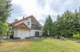 Einfamilienhaus kaufen in 51503 Rösrath, Freistehendes Einfamilienhaus mit ELW, großem Garten und Garage