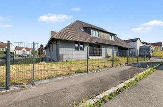 Einfamilienhaus kaufen in 91275 Auerbach, Großzügiges Einfamilienhaus mit Einliegerwohnung, Pool und moderner Energietechnik in Auerbach