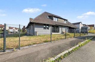 Einfamilienhaus kaufen in 91275 Auerbach, Großzügiges Einfamilienhaus mit Einliegerwohnung, Pool und moderner Energietechnik in Auerbach