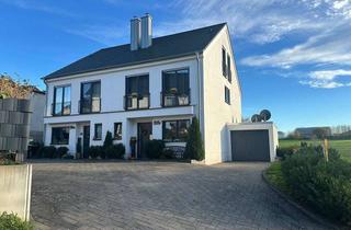 Doppelhaushälfte kaufen in 53797 Lohmar, MANNELLA *Neuwertige Doppelhaushälfte in Lohmar mit Terrasse, Garage & sicherer Mietrendite*