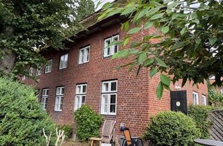 Haus kaufen in 23669 Timmendorfer Strand, Charmantes Reetdachhaus in Timmendorf mit 2 Wohneinheiten