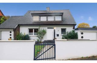 Einfamilienhaus kaufen in 40670 Meerbusch, Freistehendes Einfamilienhaus in Meerbusch-Osterath mit Pool, Kamin und 2 Garagen