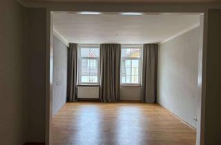 Wohnung mieten in Niedernstraße, 33602 Innenstadt, 5 Zimmer Altbauwohnung mit Balkon im Herzen von Bielefeld