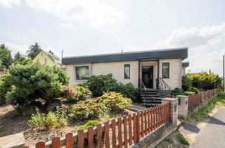 Haus kaufen in 01731 Kreischa, +++ Bungalow mit Parkettböden und großzügigem Grundstück in Kreischa +++