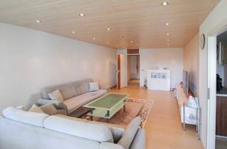 Wohnung kaufen in 71067 Sindelfingen, Großzügiges Familienglück: 5 Zimmer mit Weitblick, Aufzug und eigener Garage!