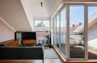 Wohnung kaufen in Wrangelstraße 90, 10997 Kreuzberg, Modernes Dachgeschoss mit 2 Zimmern, Terrasse und offenem Wohnkonzept