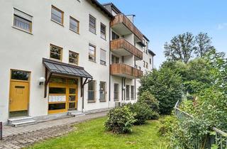 Wohnung kaufen in 92421 Schwandorf, Direkt an der Naab: Großzügige 3-Zimmer-Dachgeschosswohnung mit zwei Balkonen und Naturblick