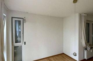 Wohnung mieten in 71638 Ludwigsburg, Zentrale 2-Zimmer-Wohnung mit eigenem Garten, Balkon & Tiefgaragenstellplatz in Ludwigsburg