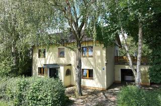 Haus kaufen in 93098 Mintraching, Großzügiges Ein/Zweifamilienhaus mit Ausbaupotenzial auf weitläufigem Grundstück