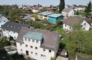 Haus kaufen in 95131 Schwarzenbach a Wald, Drei Wohnungen. Ein Laden. Was machen Sie daraus?