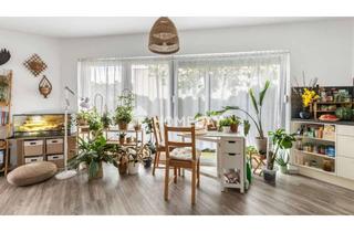 Wohnung kaufen in 86356 Neusäß, TOP vermietet: Barrierefreier Wohntraum im Erdgeschoss mit eigenem Garten