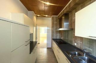 Wohnung mieten in 24534 Neumünster, Frisch renovierte 3-Zimmer-Wohnung mit neuem Bad, Einbauküche und Stellplatz