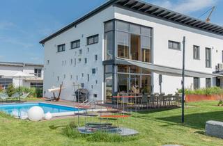 Villa kaufen in 85247 Schwabhausen, Exklusive Wohn- und Geschäftsvilla mit Pool, Bürotrakt und Premium Ausstattung in Schwabhausen