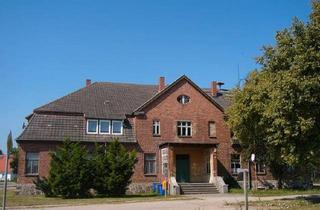 Haus kaufen in 17039 Wulkenzin, Wulkenzin - Ehem. Gutshaus mit Anbau auf 2.855 m² östlich Neubrandenburg