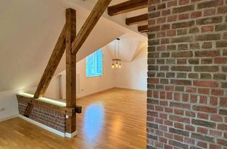 Wohnung mieten in 84034 West, Charmante Dachgeschosswohnung im stilvoll sanierten Altbau