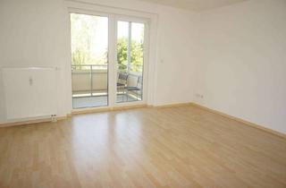 Wohnung mieten in Sachsenring 51, 09127 Gablenz, Wohnen am Heimgarten - Blick auf Gartenanlag - Bad mit Fenster