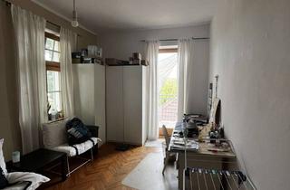 WG-Zimmer mieten in Neuburger Straße 49, 94036 Passau, Helles, Großeszimmer mit balkon./ Bright and big shared apartment room with balcony.