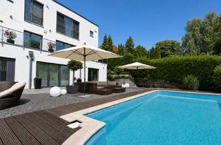 Villa kaufen in 21033 Lohbrügge, Exklusive und luxuriöse Villa mit Pool und Einliegerwohnung am Naturschutzgebiet Hamburg-Boberg!