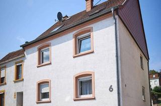 Einfamilienhaus kaufen in 66131 Saarbrücken, Einfamilienhaus mit Einliegerwohnung und Garagen in Ensheim
