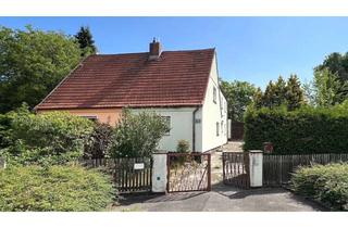 Haus kaufen in 93057 Konradsiedlung-Wutzlhofen, Grundstück mit Altbestand in Regensburg