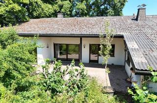 Haus kaufen in 51545 Waldbröl, Freistehender Bungalow im Dornröschenschlaf!