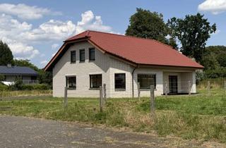 Einfamilienhaus kaufen in 59597 Erwitte, Einfamilienhaus mit Garage, landwirtschaftlicher Mehrzweckhalle und Grünfläche!