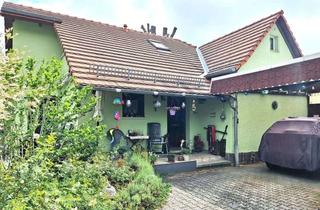 Haus kaufen in 01454 Radeberg, Idyllisches Häuschen mit großem Baugrundstück als interessante Kapitalanlage!