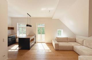 Wohnung kaufen in 16515 Oranienburg, Wohnen am Lehnitzsee: Elegante 5-Zimmer-Dachgeschoss-Maisonette auf parkähnlichem Gartengrundstück