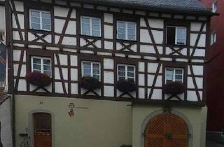 Wohnung mieten in 88662 Überlingen, Renovierte 4-Zimmer-Wohnung mit Balkon und Einbauküche in der Überlinger Altstadt