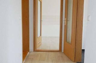 Wohnung mieten in Gerhart-Hauptmann-Straße 10, 02977 Hoyerswerda, Hereinspaziert: helle 2‑Raum‑Wohnung mit Relax‑Balkon im EG