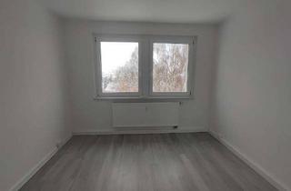 Wohnung mieten in Straße Der Volkssolidarität 2b, 06526 Sangerhausen, Komfortabel wohnen in Sangerhausen-Süd – Tageslichtbad, Balkon und Einkaufsmöglichkeiten