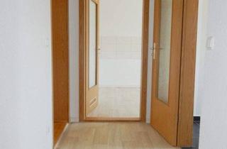 Wohnung mieten in Gerhart-Hauptmann-Straße 10, 02977 Hoyerswerda, Hereinspaziert: helle 2‑Raum‑Wohnung mit Relax‑Balkon im EG