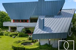 Villa kaufen in 91077 Neunkirchen, Pure Exklusivität! Einzigartige Architektenvilla mit Parkgarten, Pool und atemberaubendem Weitblick