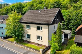 Haus kaufen in 96332 Pressig, Großes Zweifamilienhaus mit Garten in Pressig OT Förtschendorf