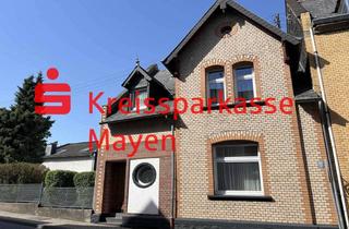 Haus kaufen in 56727 Mayen, Stilvolles Wohnhaus mit Blick auf die Burg in zentraler Wohnlage
