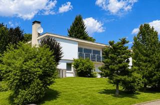 Haus kaufen in Am Hainpark, 35075 Gladenbach, Bestlage: Einmaliger Designer-Bungalow mit eingewachsenem Garten