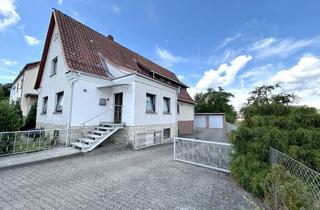 Haus kaufen in 31089 Duingen, Großzügiges Zweifamilienhaus mit weitläufigem Grundstück und Doppelgarage in Duingen