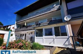 Wohnung kaufen in 92331 Parsberg, Helle 4-Zimmer-Erdgeschosswohnung mit Wintergarten, schön angelegtem Privatgarten und viel Wohnkomfort in Parsberg