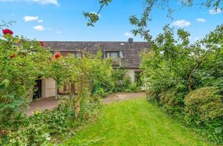 Doppelhaushälfte kaufen in 22417 Hamburg, Sanierungsbedürftige Doppelhaushälfte mit traumhaftem Gartengrundstück und Garage