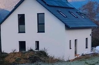 Einfamilienhaus kaufen in 94539 Grafling, Grafling - Neuwertiges Effizienzhaus 55 mit Wintergarten, Galerie und PV
