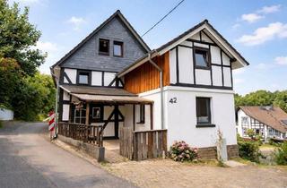 Haus kaufen in 51545 Waldbröl, Waldbröl - modernisiertes Zweifamilienhaus in ruhiger Lage von Waldbröl