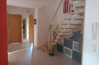 Wohnung kaufen in 71067 Sindelfingen, Großzügige 4½-Zi.-DG-Wohnung mit Galerie und 2 Balkonen inkl. TG-Stellplatz - ruhige Lage